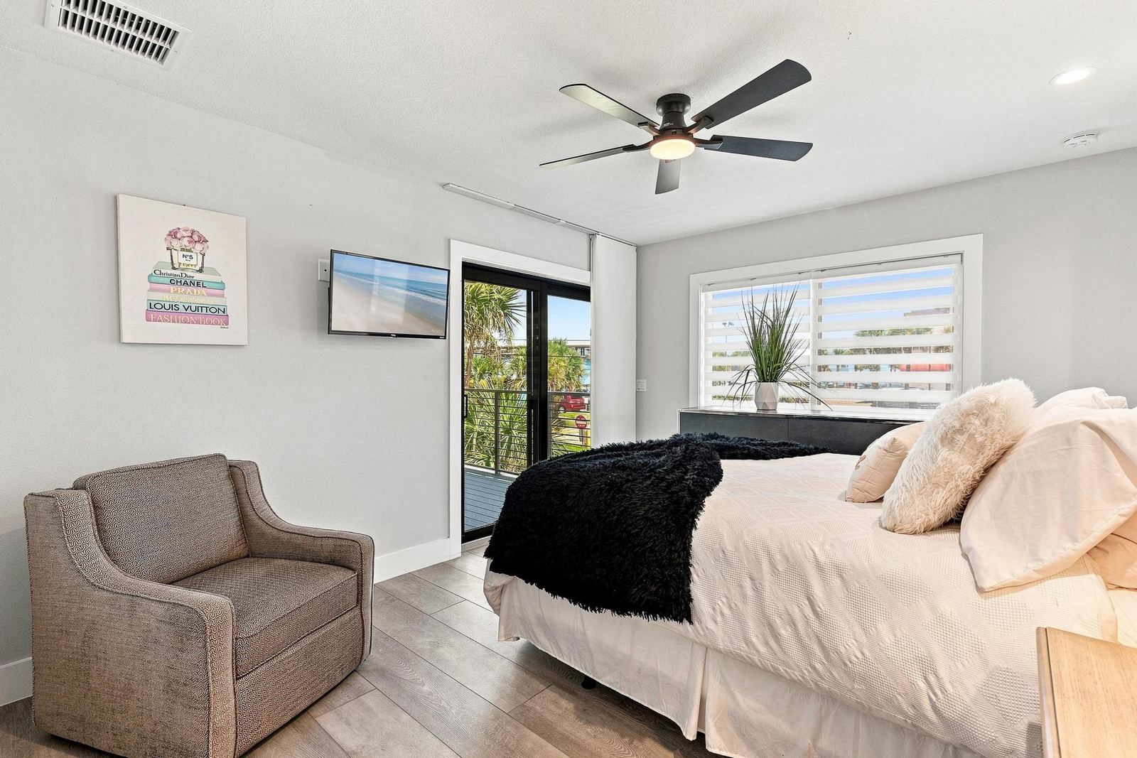 Queen bedroom