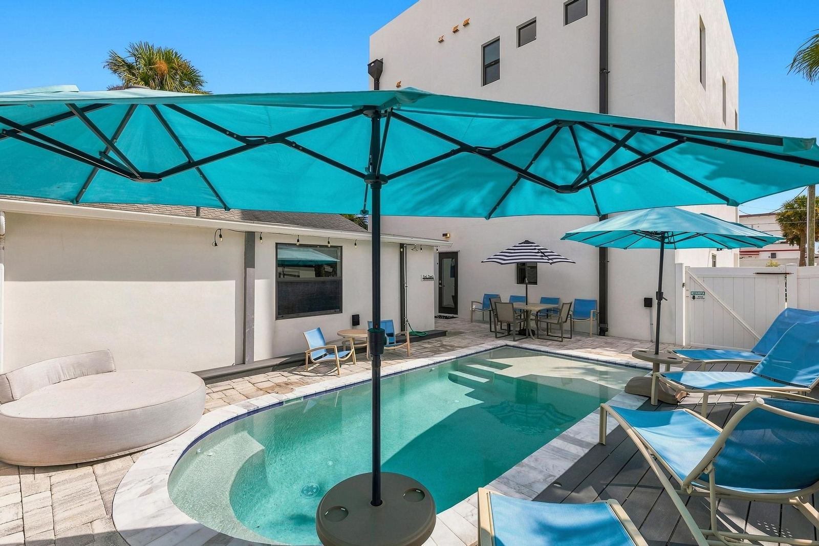 Pool under turquoise umbrellas